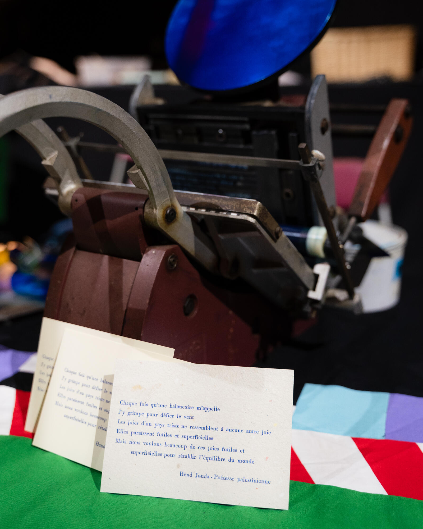 Typographie avec Press Papier Typo, Festival Voix De Femmes 2025. Photo : Yasmin Pinho.